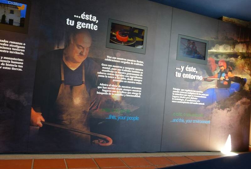 PANELES EXPOSITIVOS