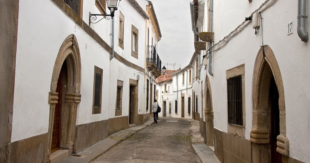 CALLE TÍPICA DE LA JUDERÍA